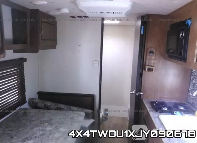 4X4TWDU1XJY090678 фото 9
