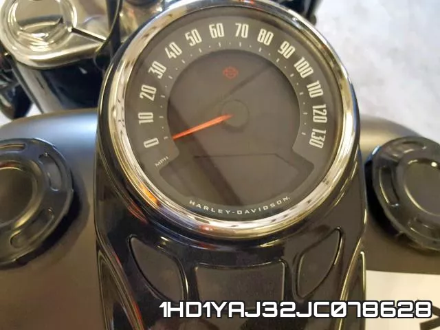 1HD1YAJ32JC078628 фото 9
