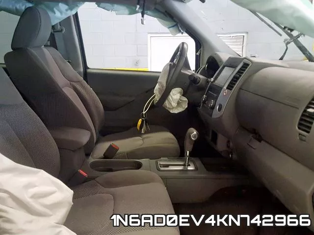 1N6AD0EV4KN742966 фото 6