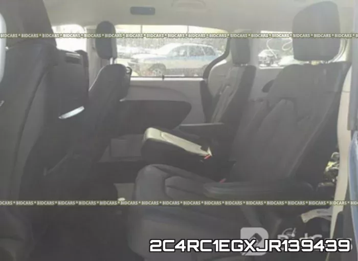 2C4RC1EGXJR139439 фото 8