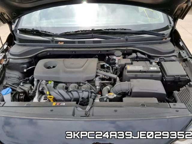 3KPC24A39JE029352 фото 8