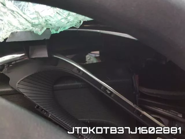JTDKDTB37J1602881 фото 9