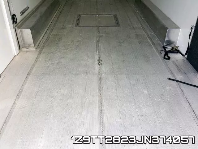 1Z9TT2823JN374057 фото 8