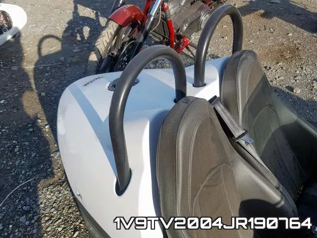 1V9TV2004JR190764 фото 7