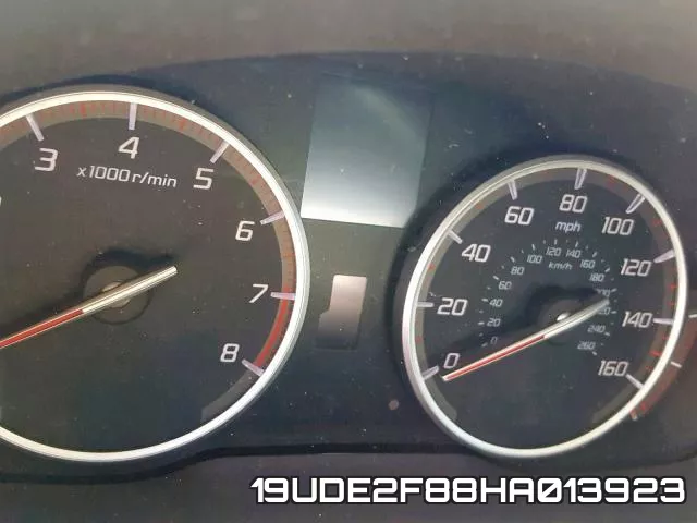 19UDE2F88HA013923 фото 9