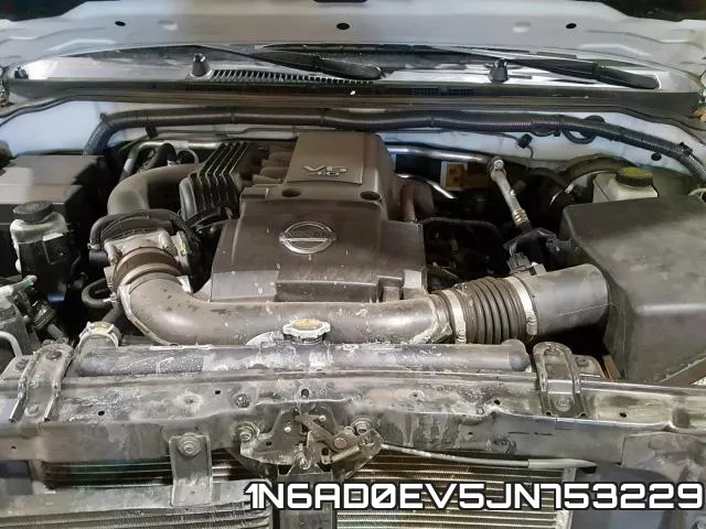 1N6AD0EV5JN753229 фото 8