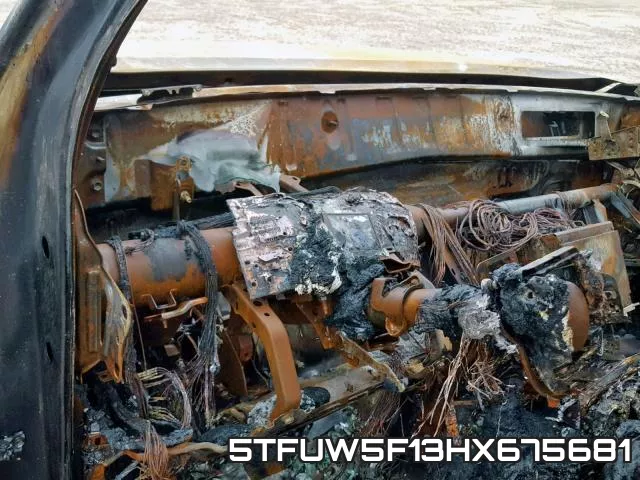 5TFUW5F13HX675681 фото 9