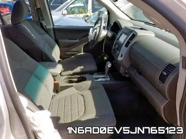 1N6AD0EV5JN765123 фото 6