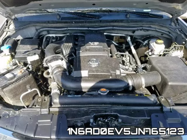 1N6AD0EV5JN765123 фото 8