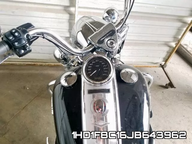 1HD1FBC16JB643962 фото 10