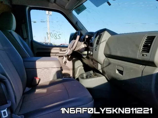 1N6AF0LY5KN811221 фото 6