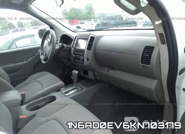 1N6AD0EV6KN703179 фото 6