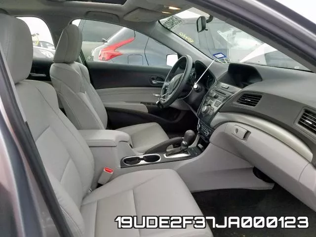 19UDE2F37JA000123 фото 6