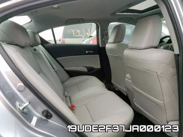 19UDE2F37JA000123 фото 7