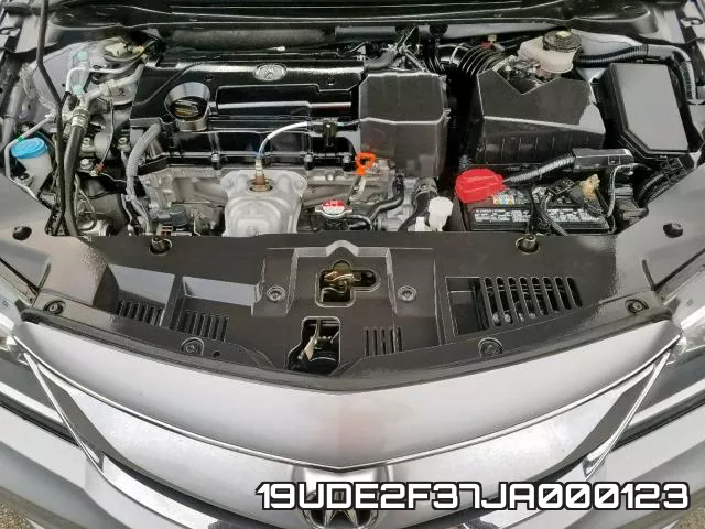 19UDE2F37JA000123 фото 8