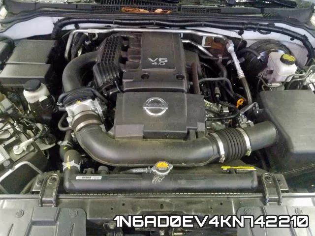 1N6AD0EV4KN742210 фото 8