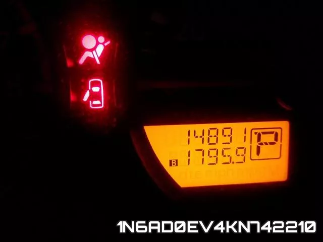 1N6AD0EV4KN742210 фото 9