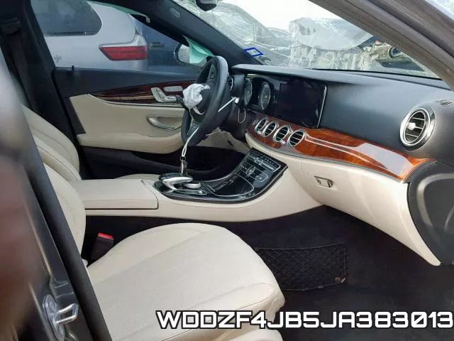 WDDZF4JB5JA383013 фото 6