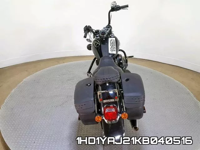 1HD1YAJ21KB040516 фото 10