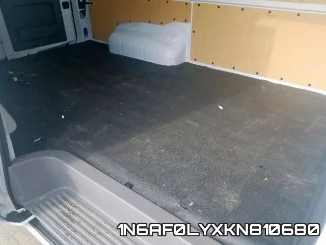 1N6AF0LYXKN810680 фото 7