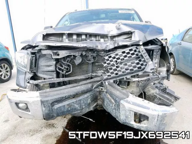 5TFDW5F19JX692541 фото 10