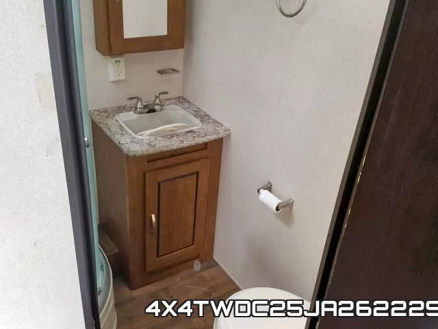 4X4TWDC25JA262229 фото 9