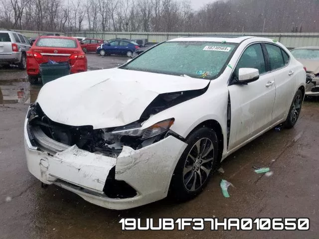 19UUB1F37HA010650 фото 3