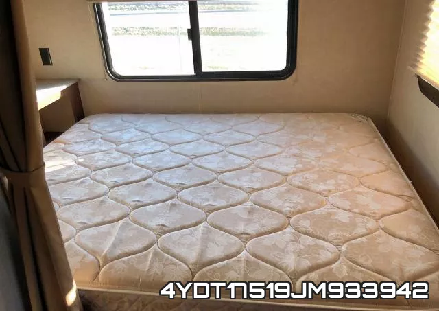 4YDT17519JM933942 фото 8