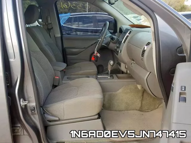 1N6AD0EV5JN747415 фото 6