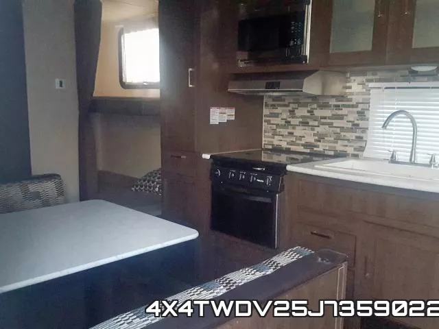 4X4TWDV25J7359022 фото 5