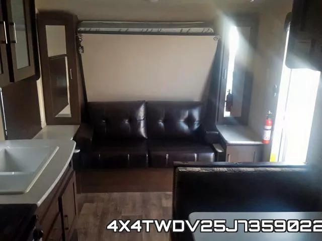 4X4TWDV25J7359022 фото 7