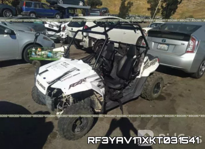 RF3YAV17XKT031541 фото 3