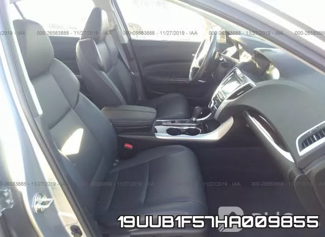 19UUB1F57HA009855 фото 5