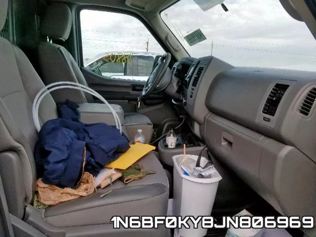 1N6BF0KY8JN806969 фото 2