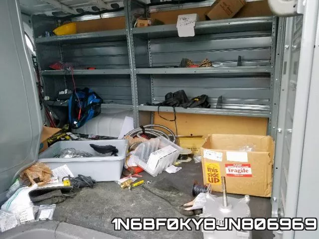1N6BF0KY8JN806969 фото 3