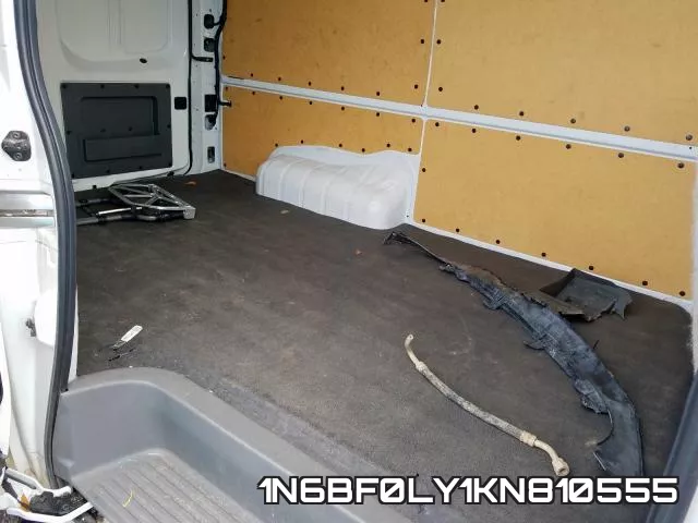 1N6BF0LY1KN810555 фото 5