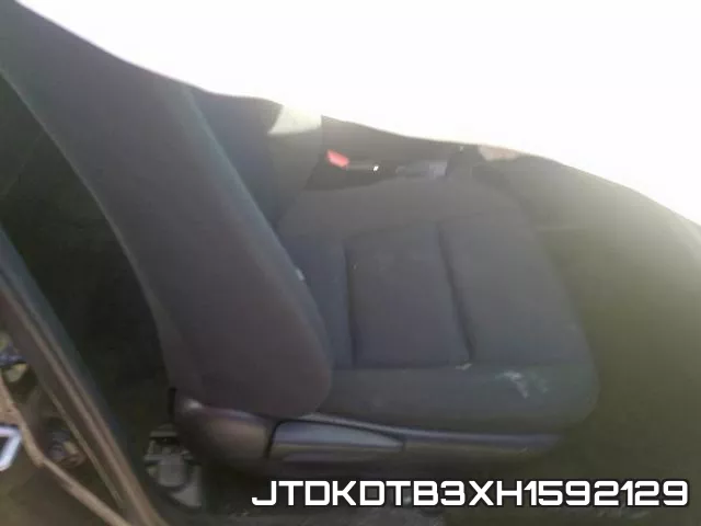 JTDKDTB3XH1592129 фото 5