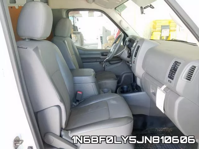 1N6BF0LY5JN810606 фото 4