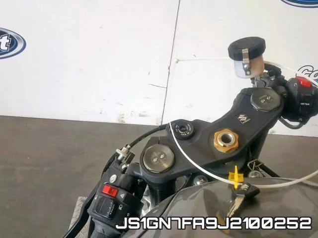 JS1GN7FA9J2100252 фото 9
