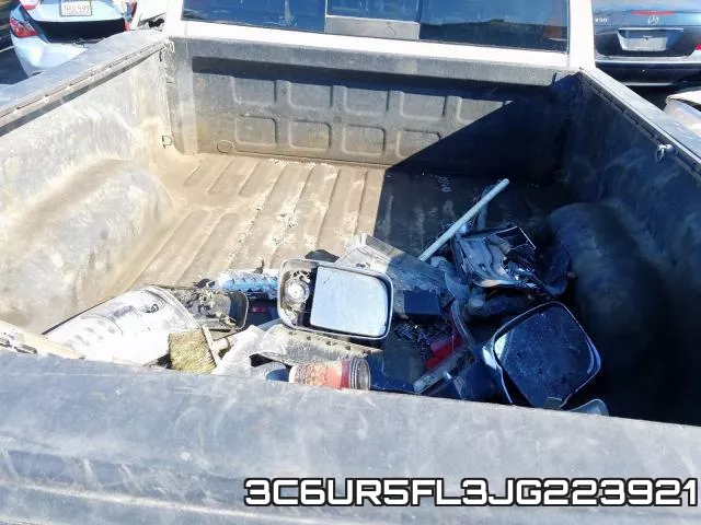 3C6UR5FL3JG223921 фото 7