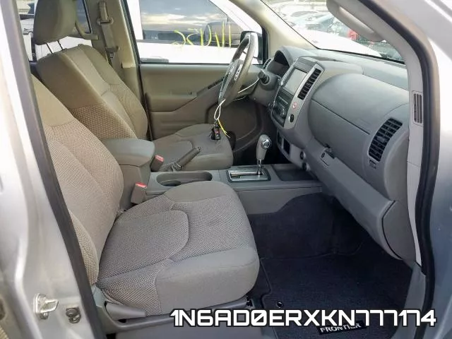 1N6AD0ERXKN777174 фото 6