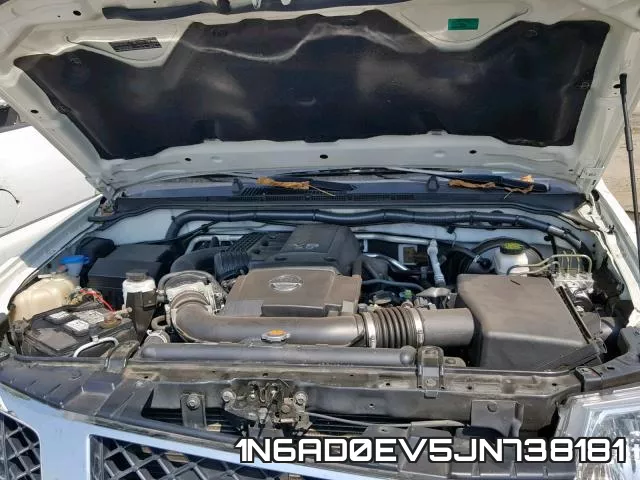 1N6AD0EV5JN738181 фото 8