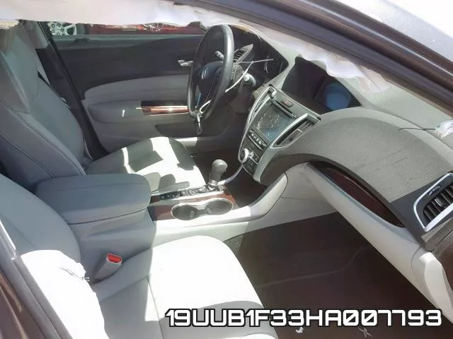 19UUB1F33HA007793 фото 6