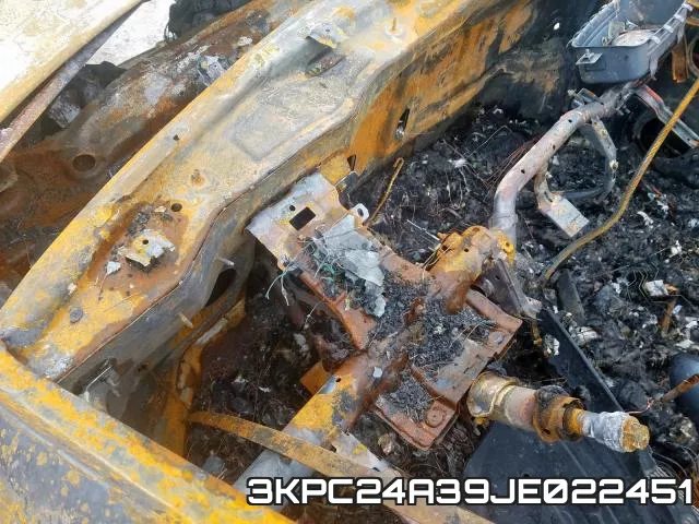 3KPC24A39JE022451 фото 9