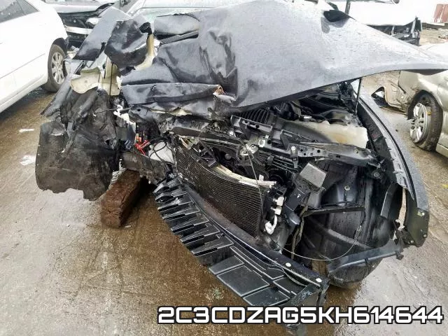 2C3CDZAG5KH614644 фото 10