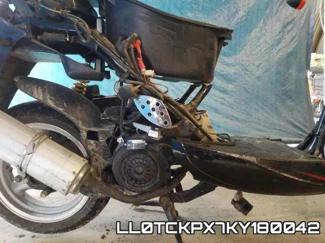 LL0TCKPX7KY180042 фото 8