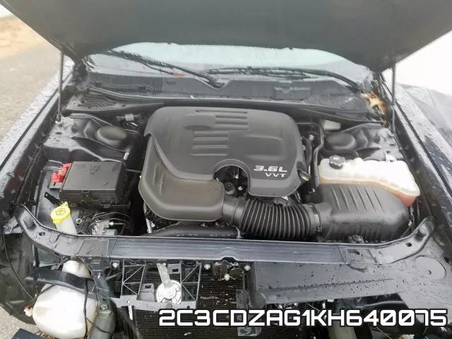 2C3CDZAG1KH640075 фото 8