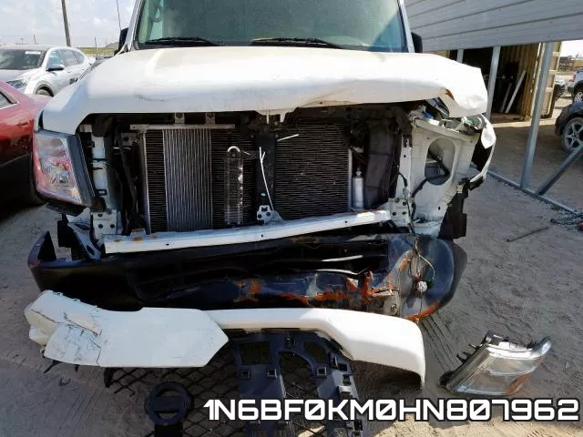 1N6BF0KM0HN807962 фото 10