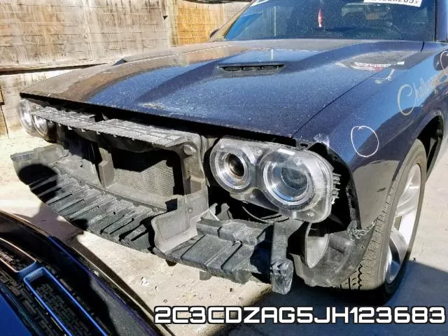 2C3CDZAG5JH123683 фото 10