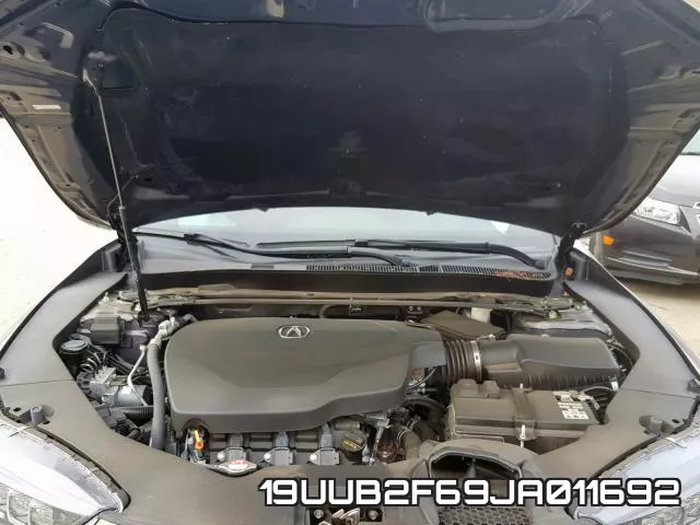 19UUB2F69JA011692 фото 8